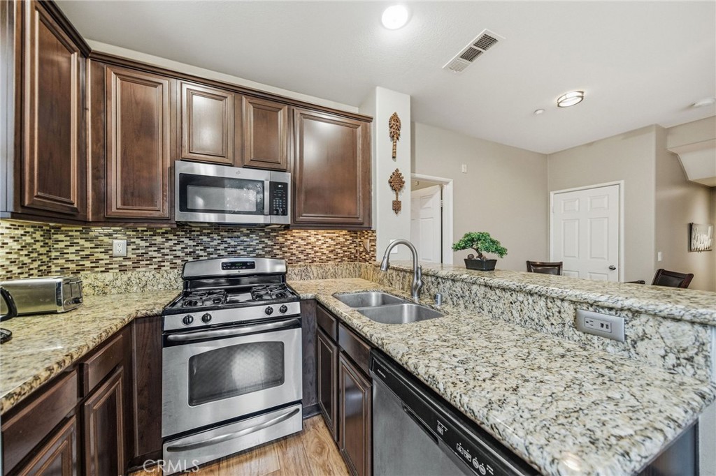 31154 Strawberry Tree 76