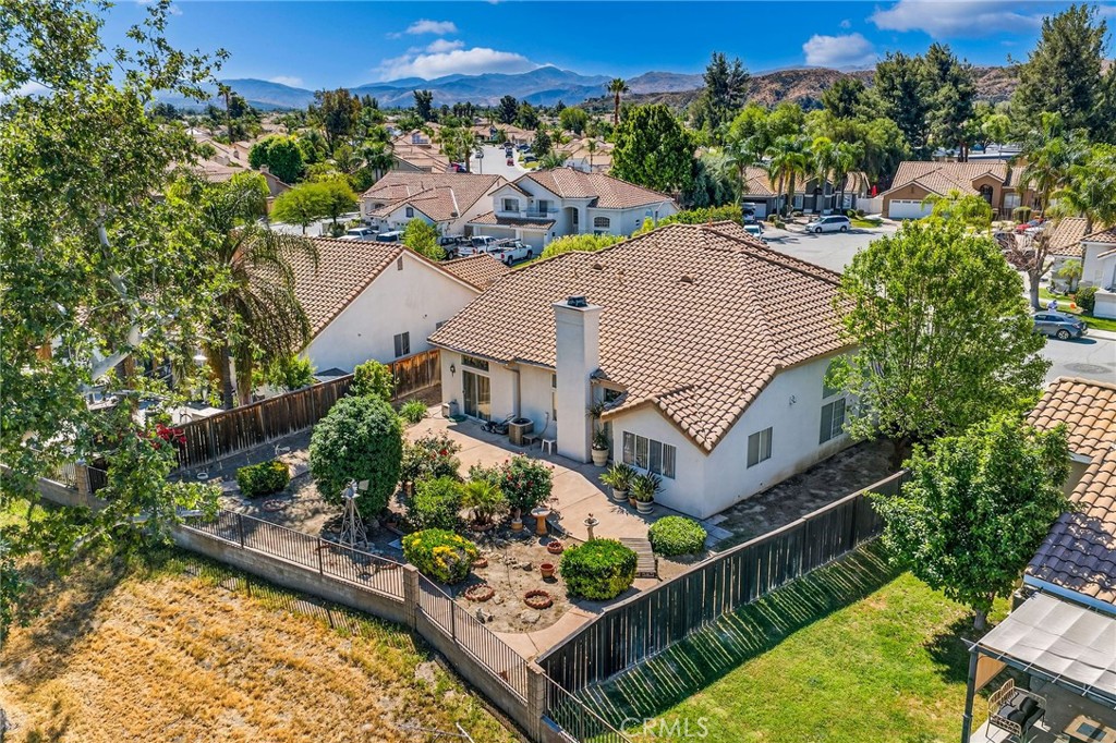 1137 Avenida Roundelay