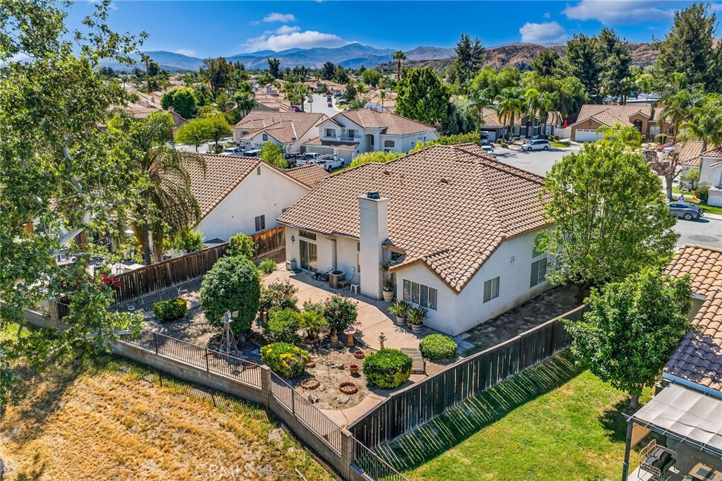 1137 Avenida Roundelay