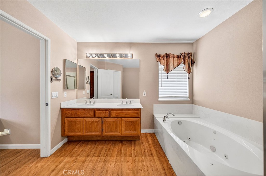 1137 Avenida Roundelay