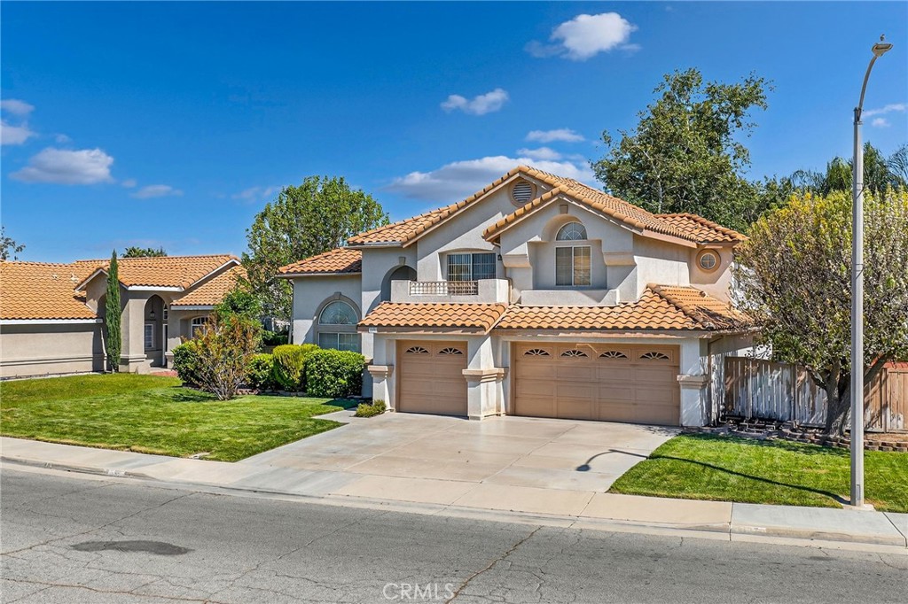 1137 Avenida Roundelay