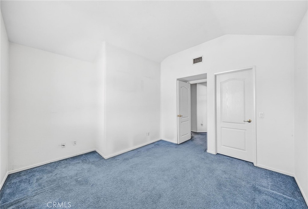 1137 Avenida Roundelay