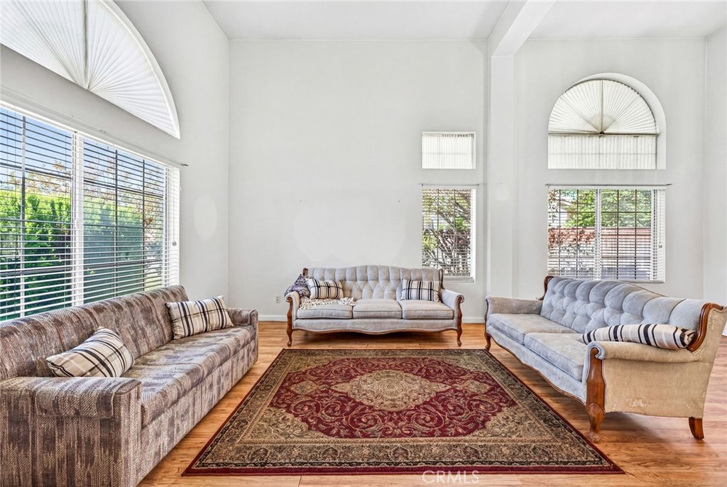 1137 Avenida Roundelay