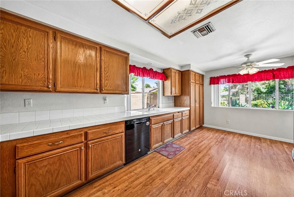 1137 Avenida Roundelay