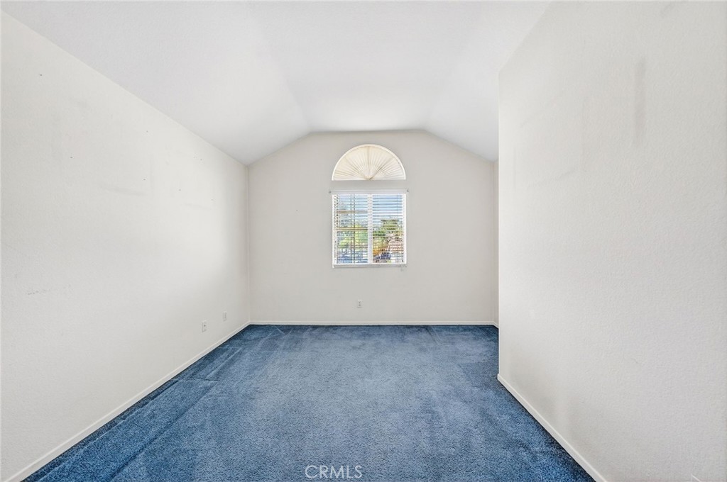 1137 Avenida Roundelay