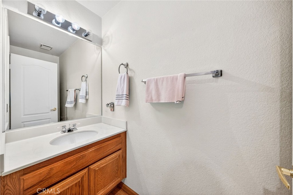 1137 Avenida Roundelay