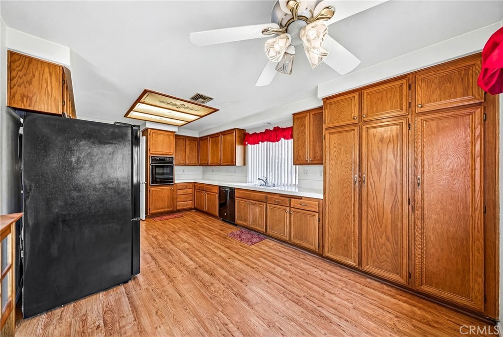 1137 Avenida Roundelay