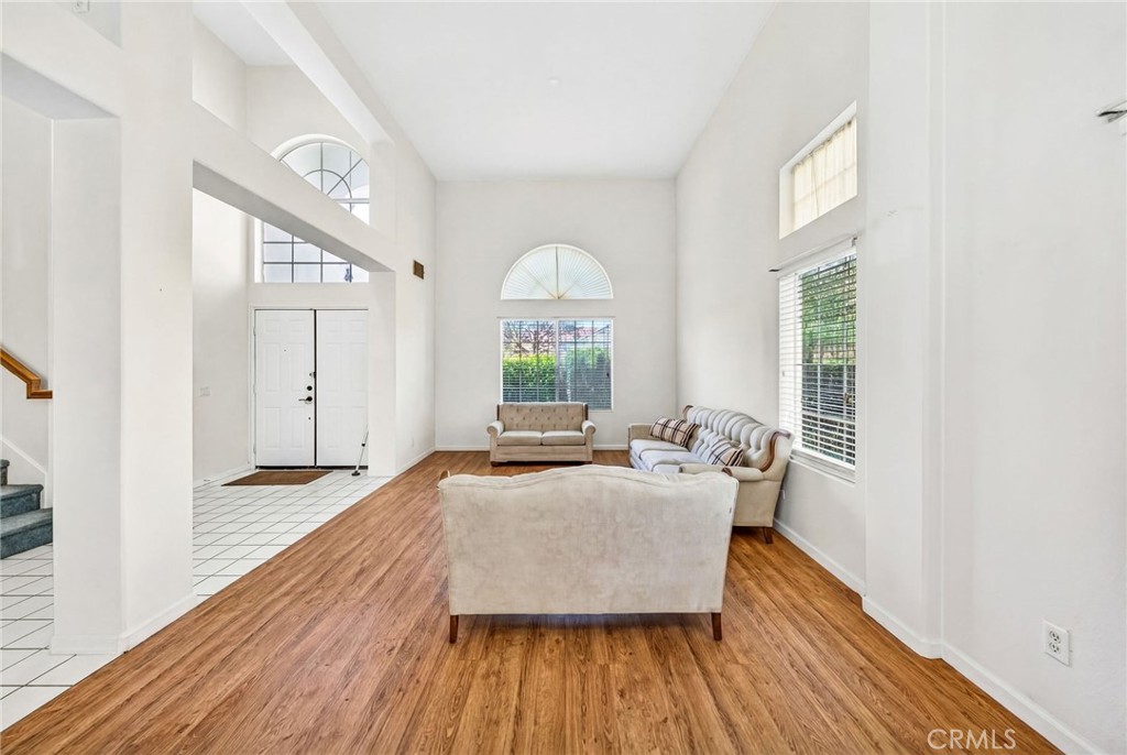 1137 Avenida Roundelay