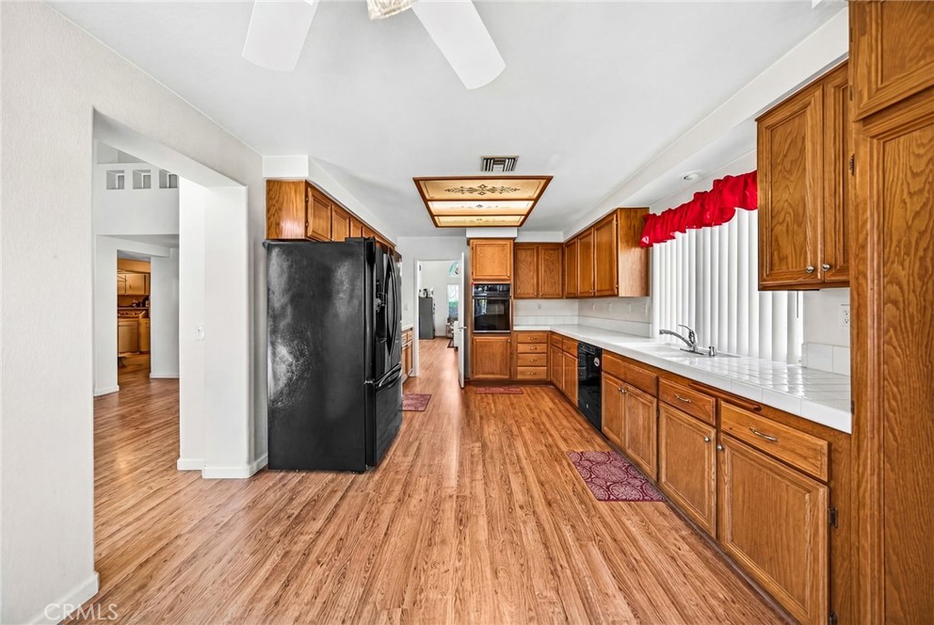 1137 Avenida Roundelay