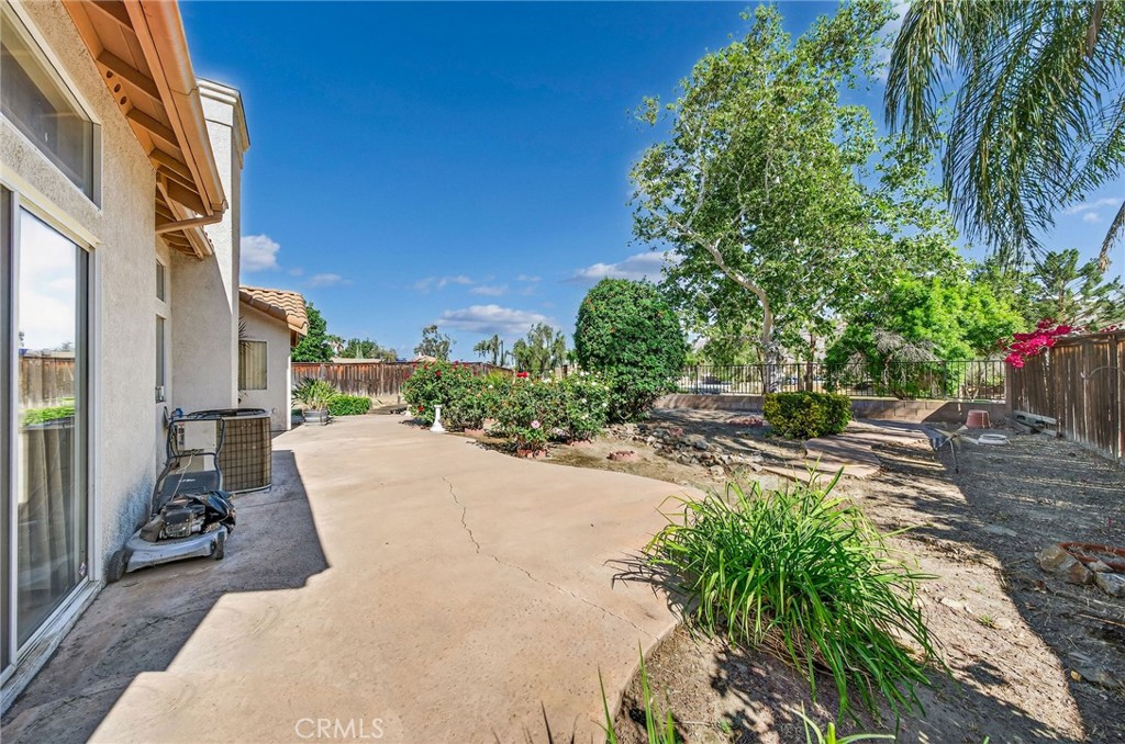 1137 Avenida Roundelay