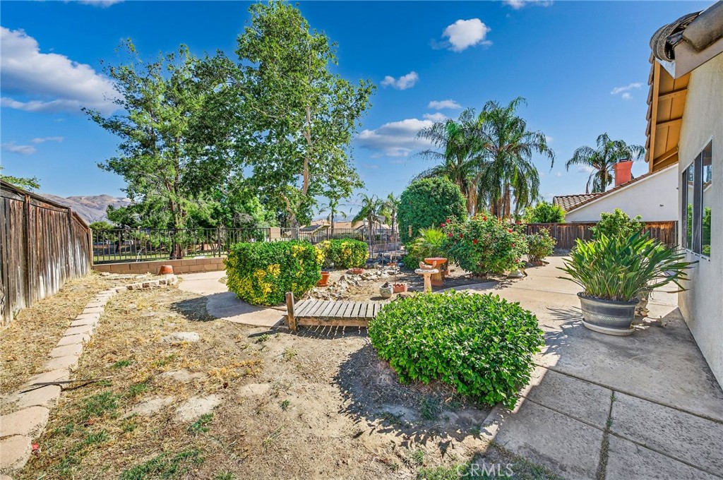 1137 Avenida Roundelay