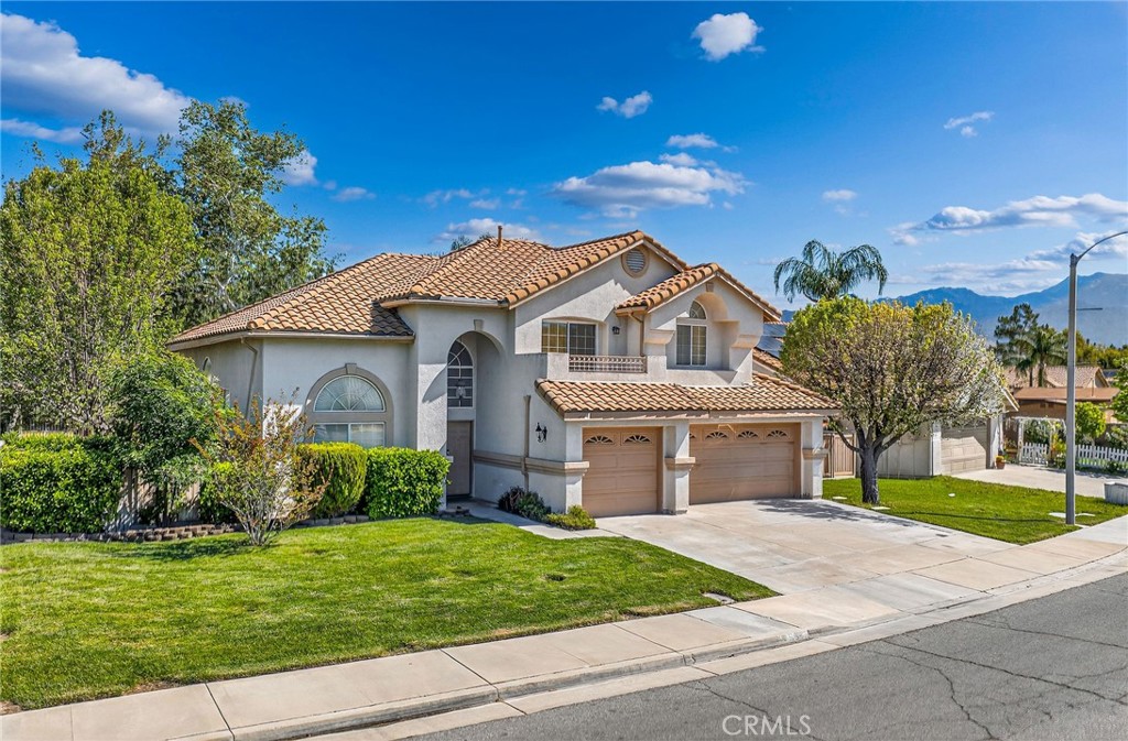 1137 Avenida Roundelay