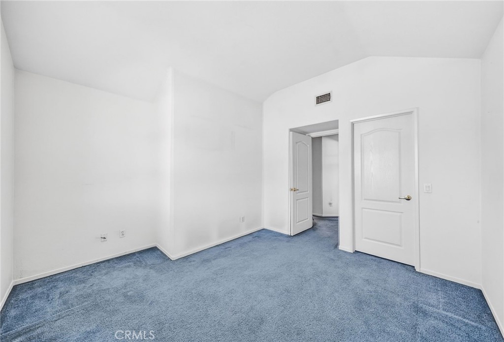 1137 Avenida Roundelay