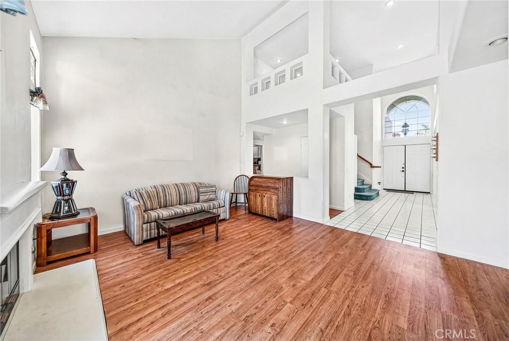 1137 Avenida Roundelay