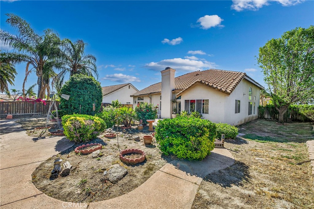 1137 Avenida Roundelay