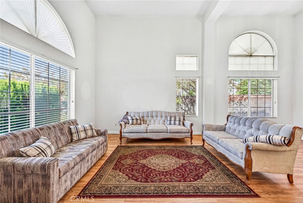 1137 Avenida Roundelay