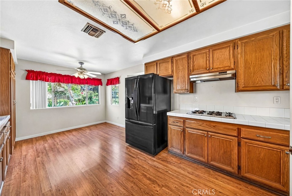1137 Avenida Roundelay