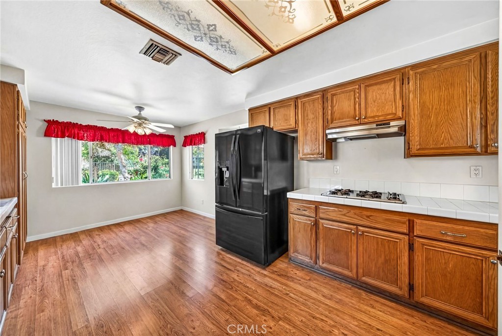 1137 Avenida Roundelay