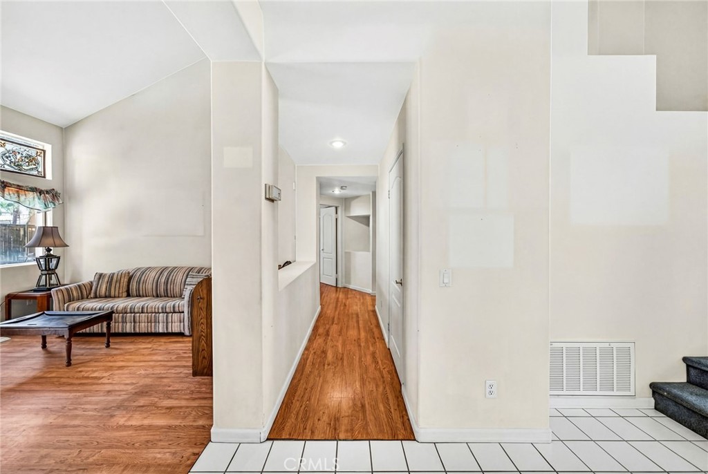 1137 Avenida Roundelay