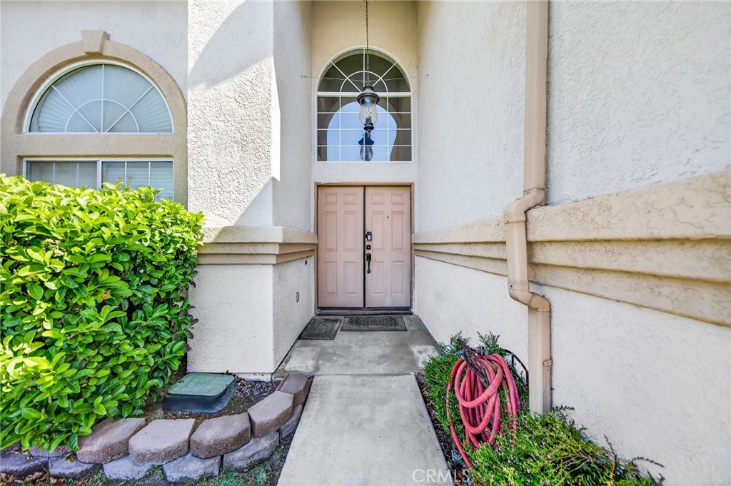 1137 Avenida Roundelay