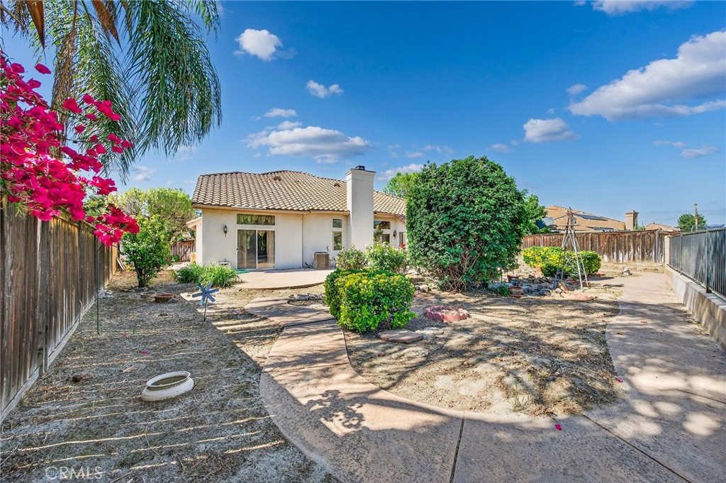 1137 Avenida Roundelay