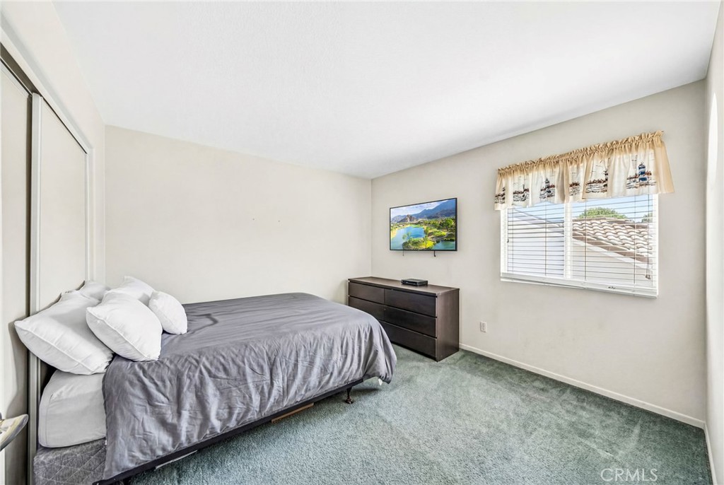 1137 Avenida Roundelay