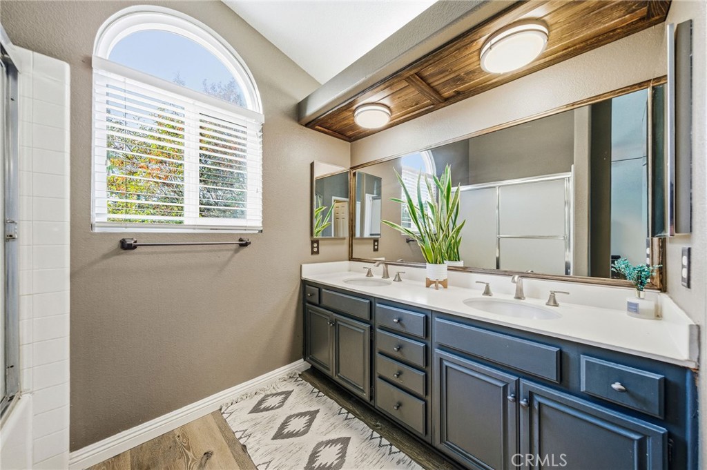 24437 Ridgewood Road