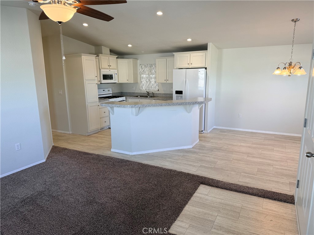 4400 W Florida 215