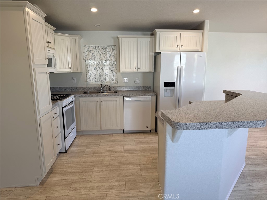 4400 W Florida 215