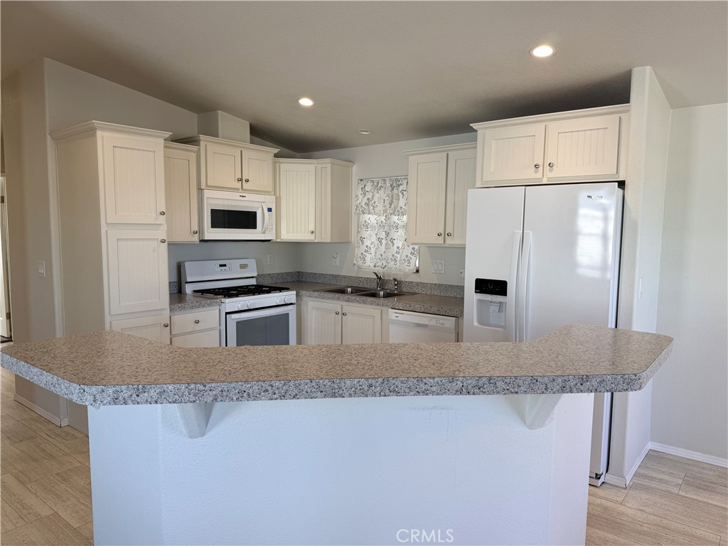 4400 W Florida 215