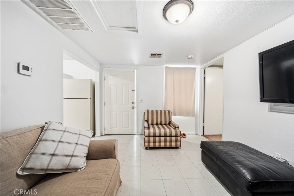 727 El Centro Avenue