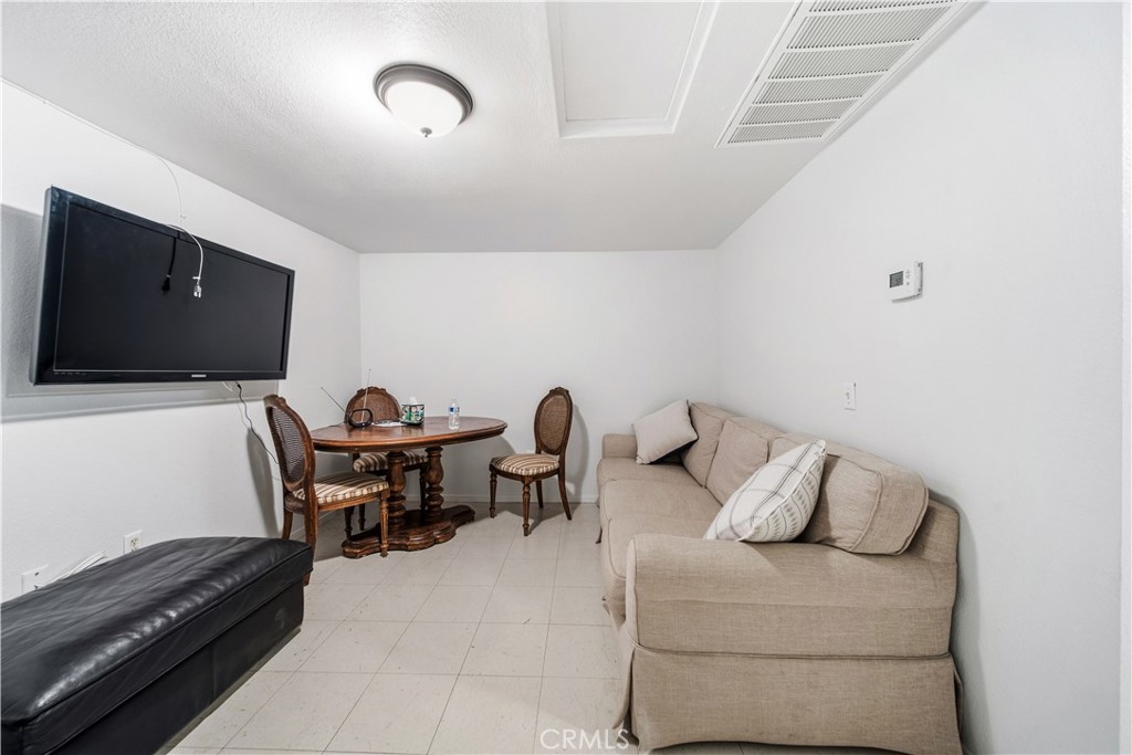 727 El Centro Avenue