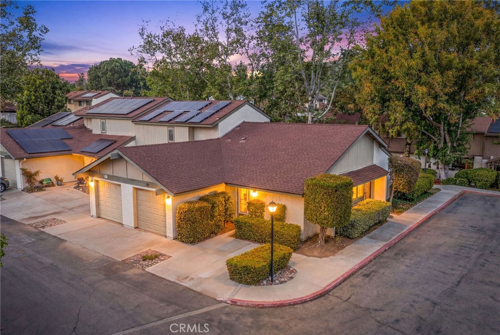 381 Roundtree Glen