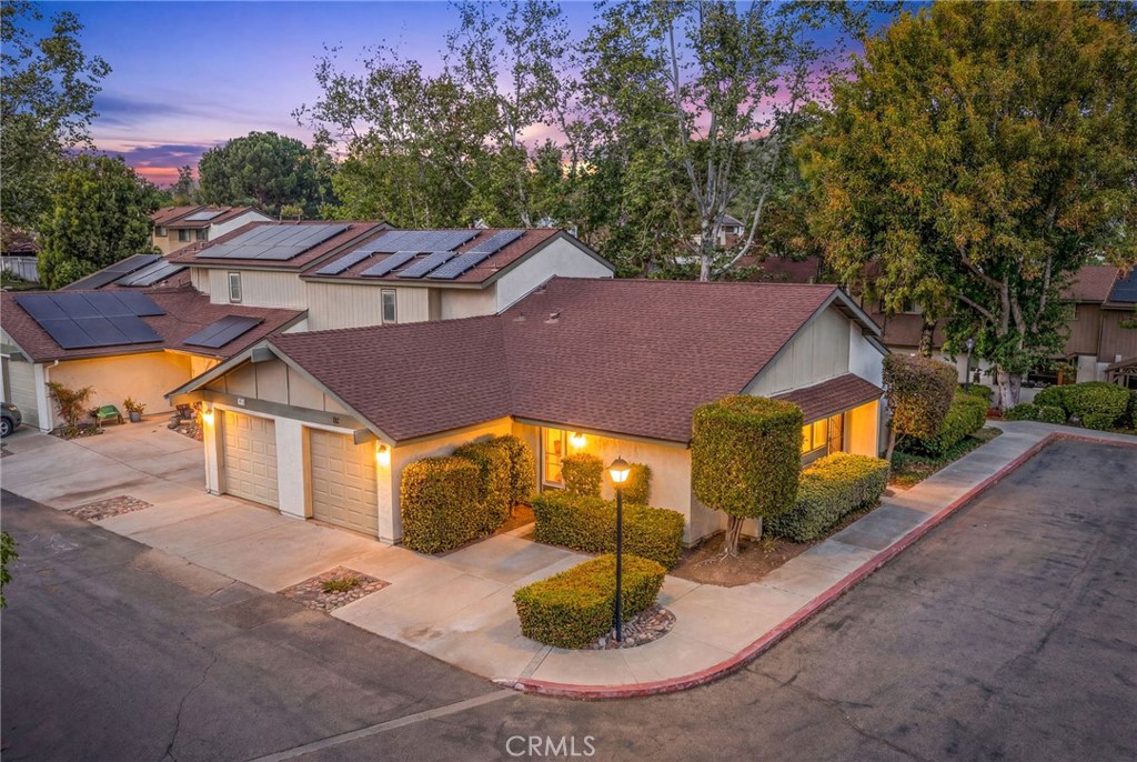 381 Roundtree Glen