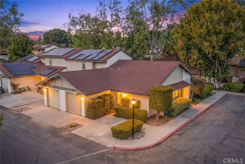 381 Roundtree Glen