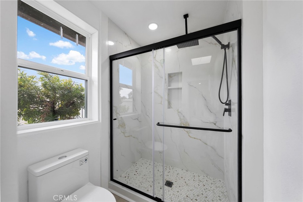 1723 Larkhaven Glen