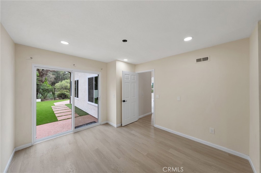 1723 Larkhaven Glen