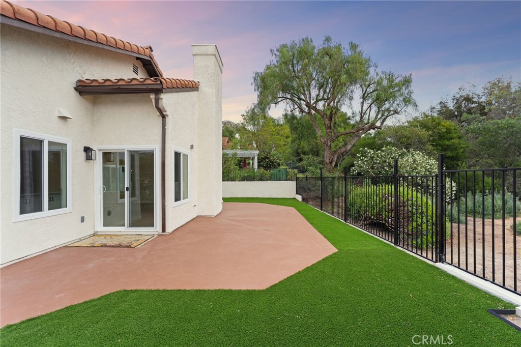 1723 Larkhaven Glen