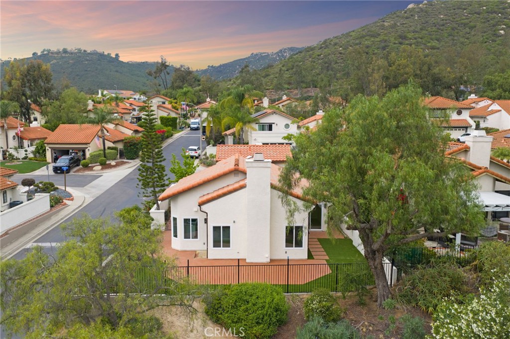 1723 Larkhaven Glen