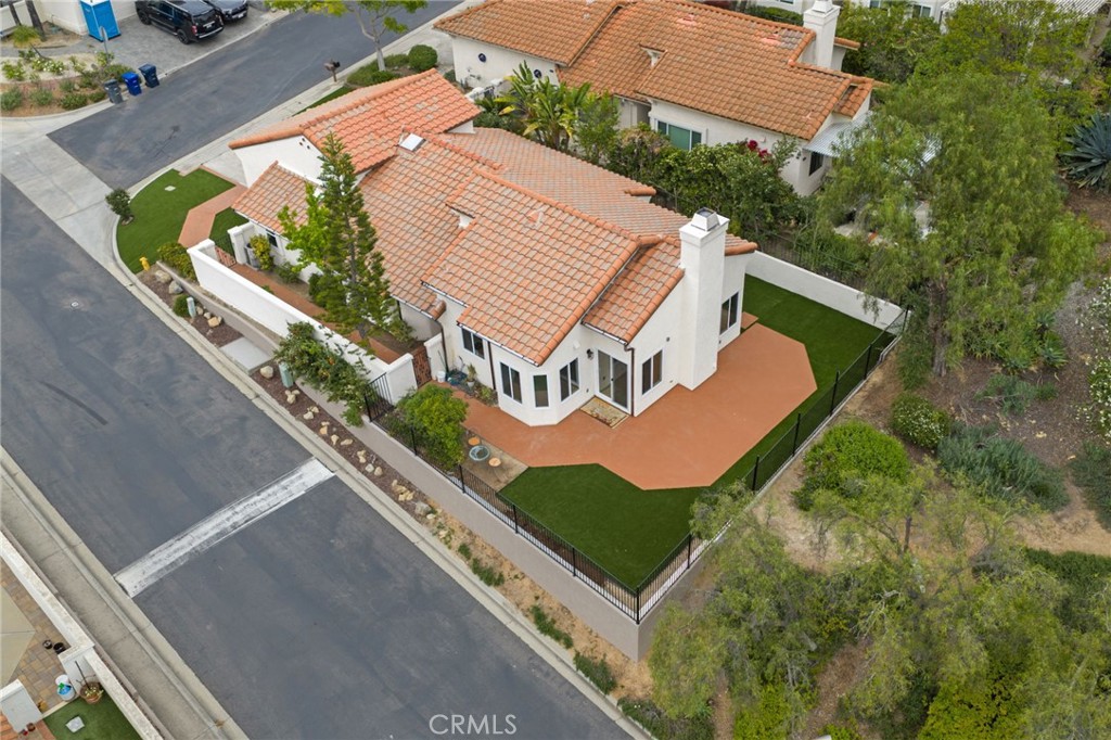 1723 Larkhaven Glen