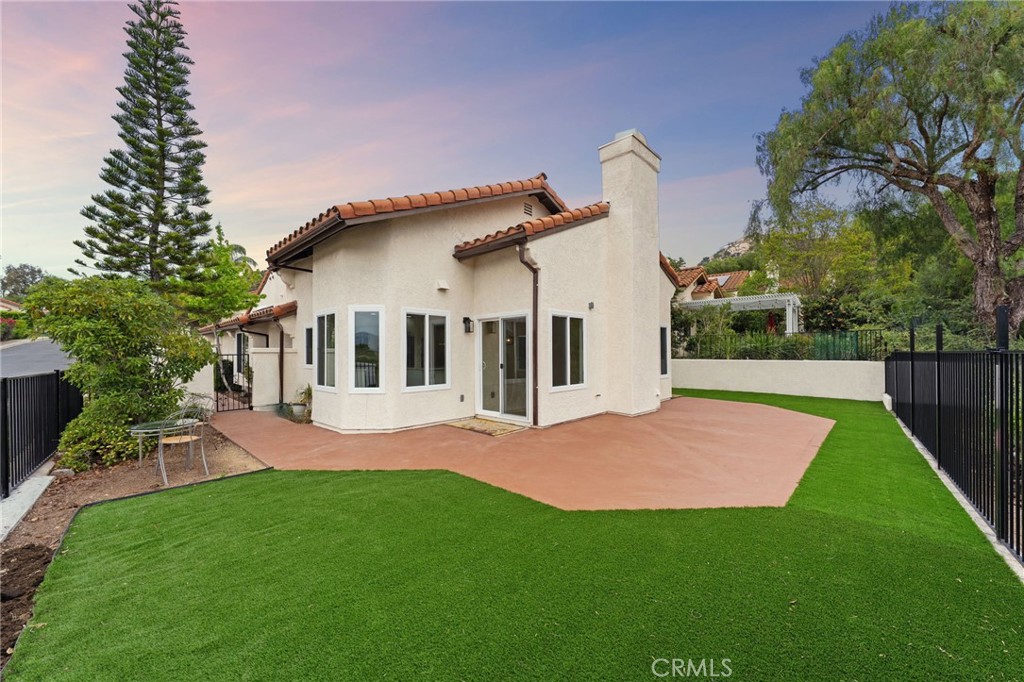 1723 Larkhaven Glen