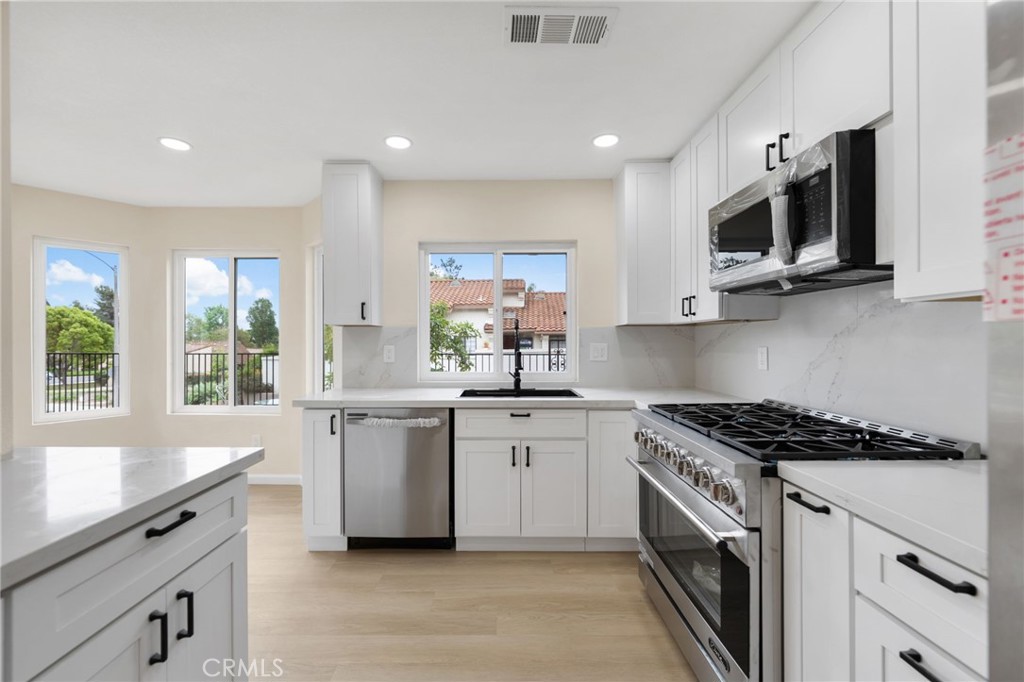 1723 Larkhaven Glen