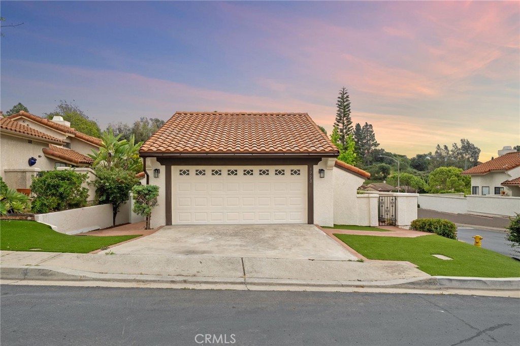 1723 Larkhaven Glen