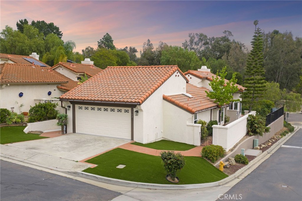 1723 Larkhaven Glen