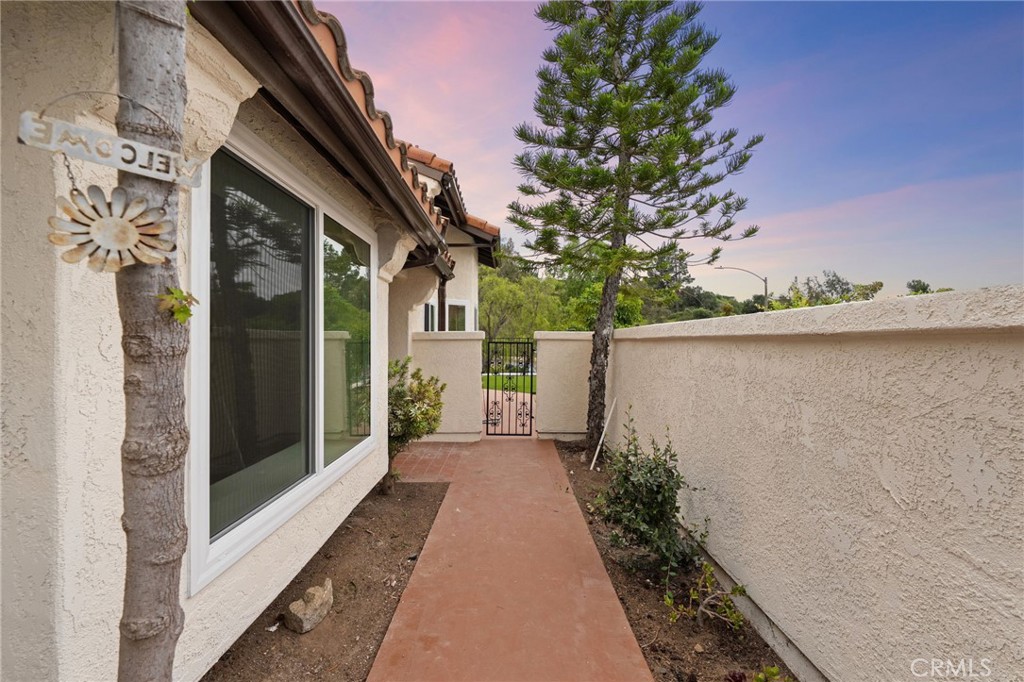 1723 Larkhaven Glen