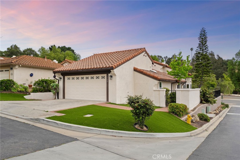 1723 Larkhaven Glen