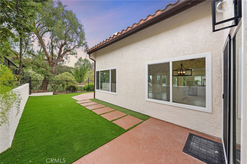 1723 Larkhaven Glen
