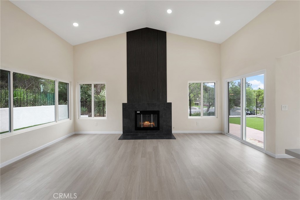 1723 Larkhaven Glen