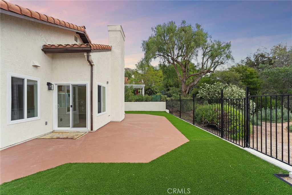 1723 Larkhaven Glen