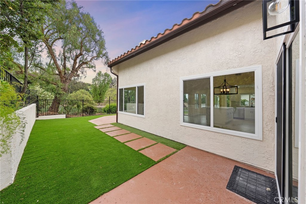 1723 Larkhaven Glen